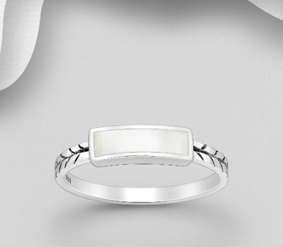 925 Sterling Silver Ring Decorated With Shell