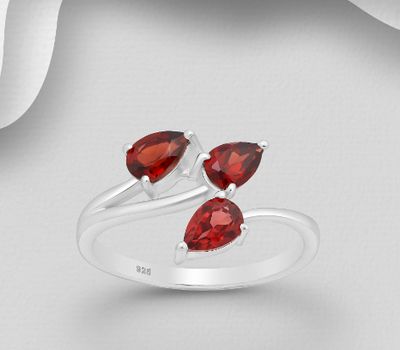 La Preciada - 925 Sterling Silver Ring, Decorated with Garnet