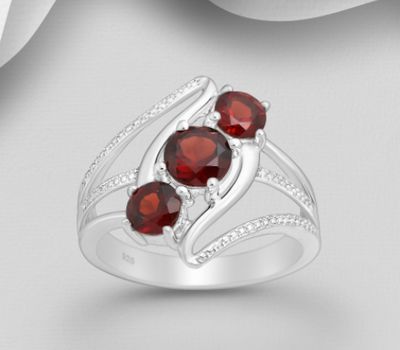 La Preciada - 925 Sterling Silver Ring, Decorated with Garnet