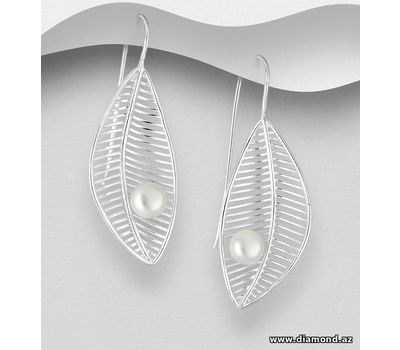 925 Sterling Silver Leaf Hook Earrings Decorated With Fresh Water Pearls